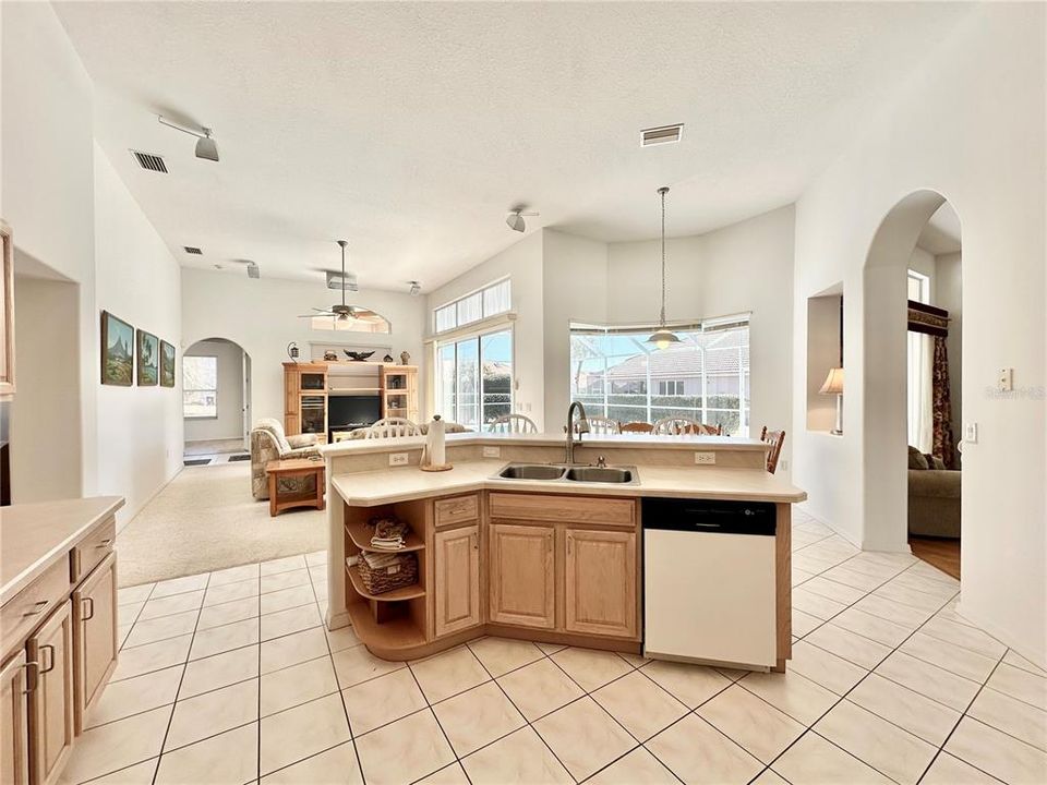 Active With Contract: $465,000 (4 beds, 3 baths, 2642 Square Feet)