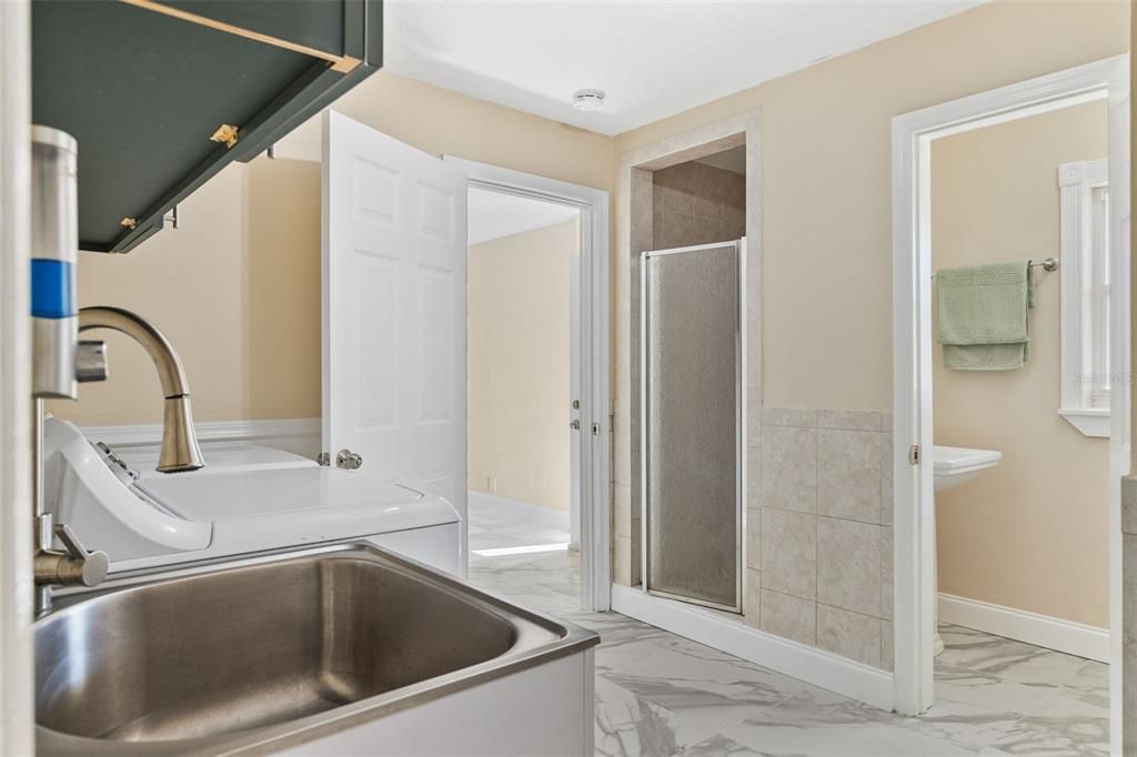 Active With Contract: $825,000 (6 beds, 4 baths, 3777 Square Feet)