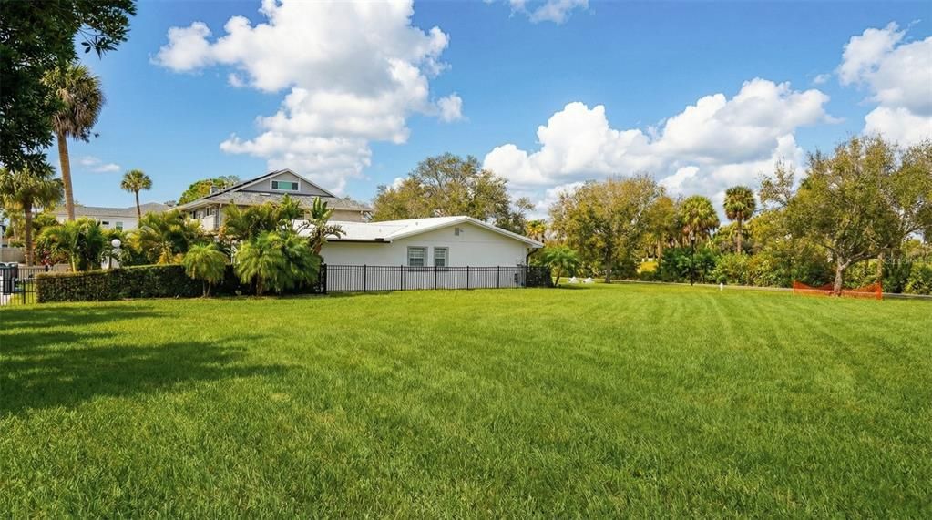 Activo con contrato: $699,000 (0.23 acres)