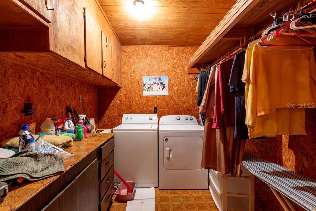 На продажу: $300,000 (2 спален, 3 ванн, 1560 Квадратных фут)