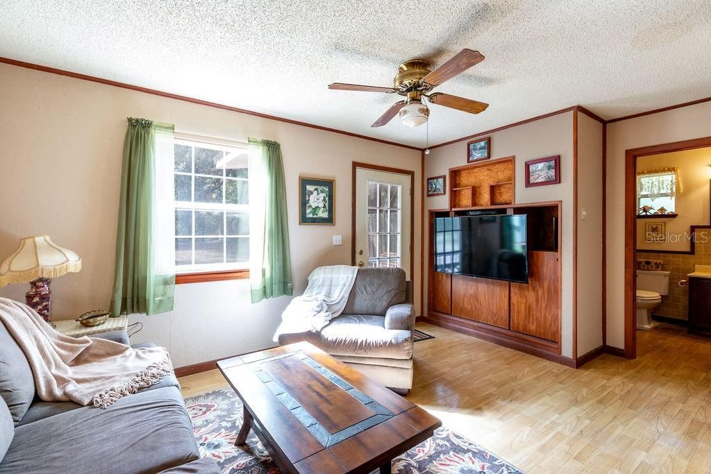 На продажу: $300,000 (2 спален, 3 ванн, 1560 Квадратных фут)