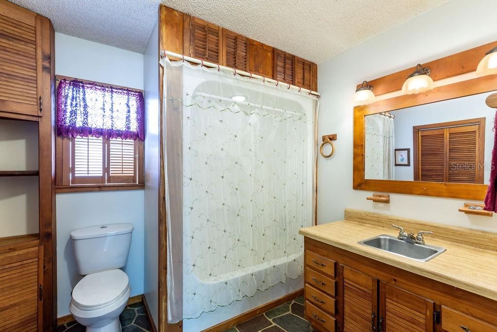 На продажу: $300,000 (2 спален, 3 ванн, 1560 Квадратных фут)