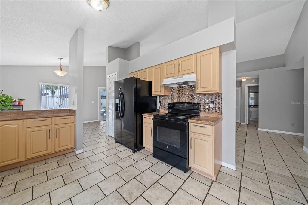 Под контрактом: $2,400 (3 спален, 2 ванн, 1502 Квадратных фут)