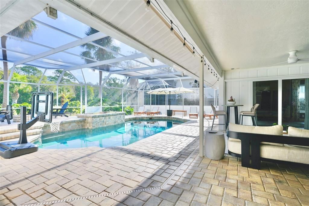 En Venta: $1,045,900 (5 camas, 3 baños, 3037 Pies cuadrados)
