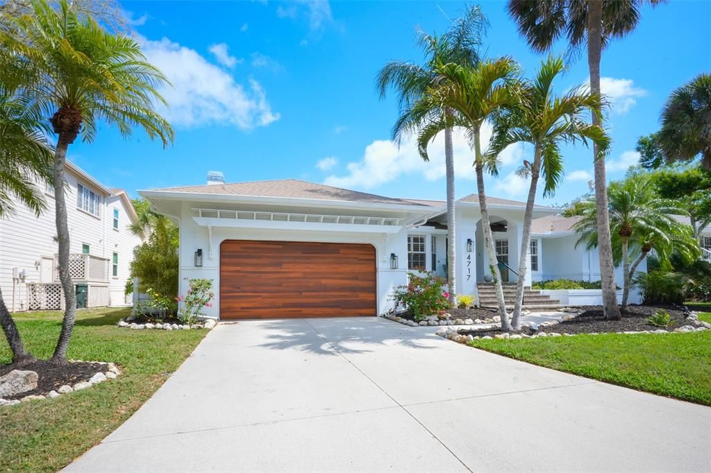 En Venta: $1,045,900 (5 camas, 3 baños, 3037 Pies cuadrados)