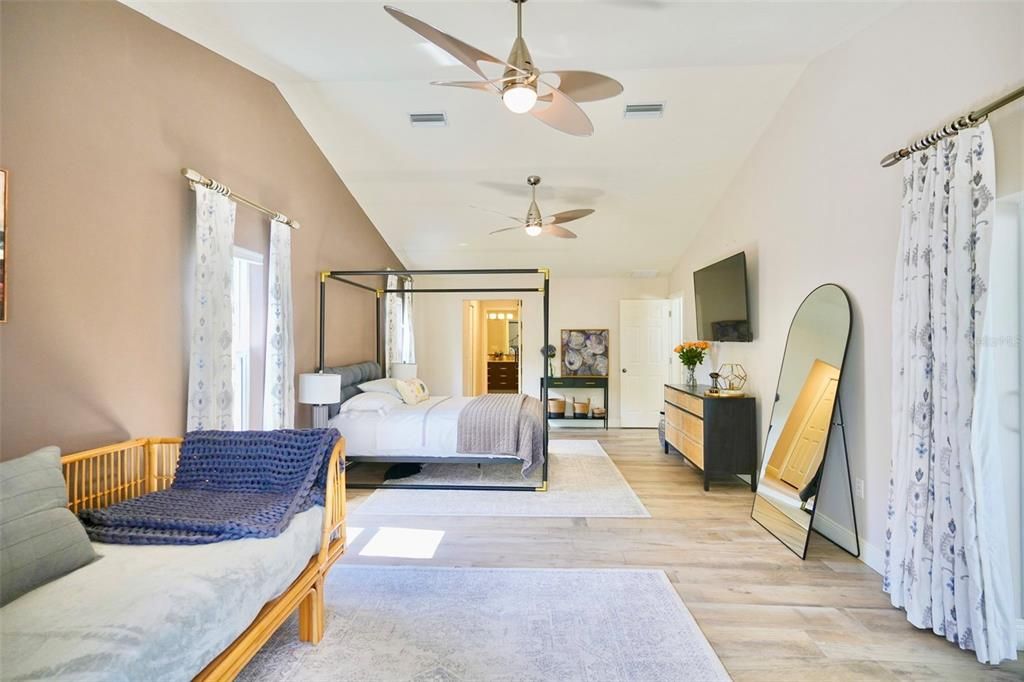 En Venta: $1,045,900 (5 camas, 3 baños, 3037 Pies cuadrados)