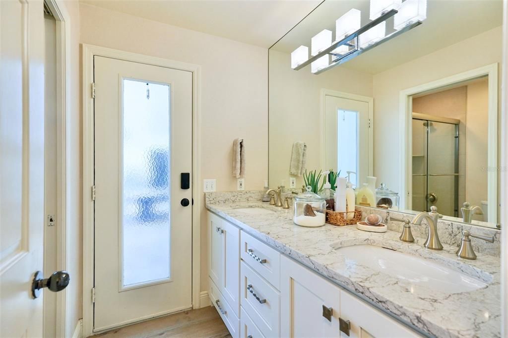En Venta: $1,045,900 (5 camas, 3 baños, 3037 Pies cuadrados)