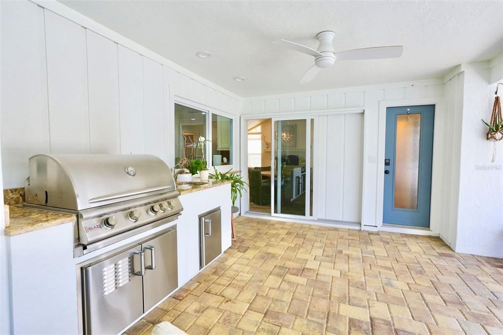 En Venta: $1,045,900 (5 camas, 3 baños, 3037 Pies cuadrados)