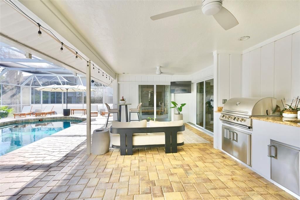 En Venta: $1,045,900 (5 camas, 3 baños, 3037 Pies cuadrados)