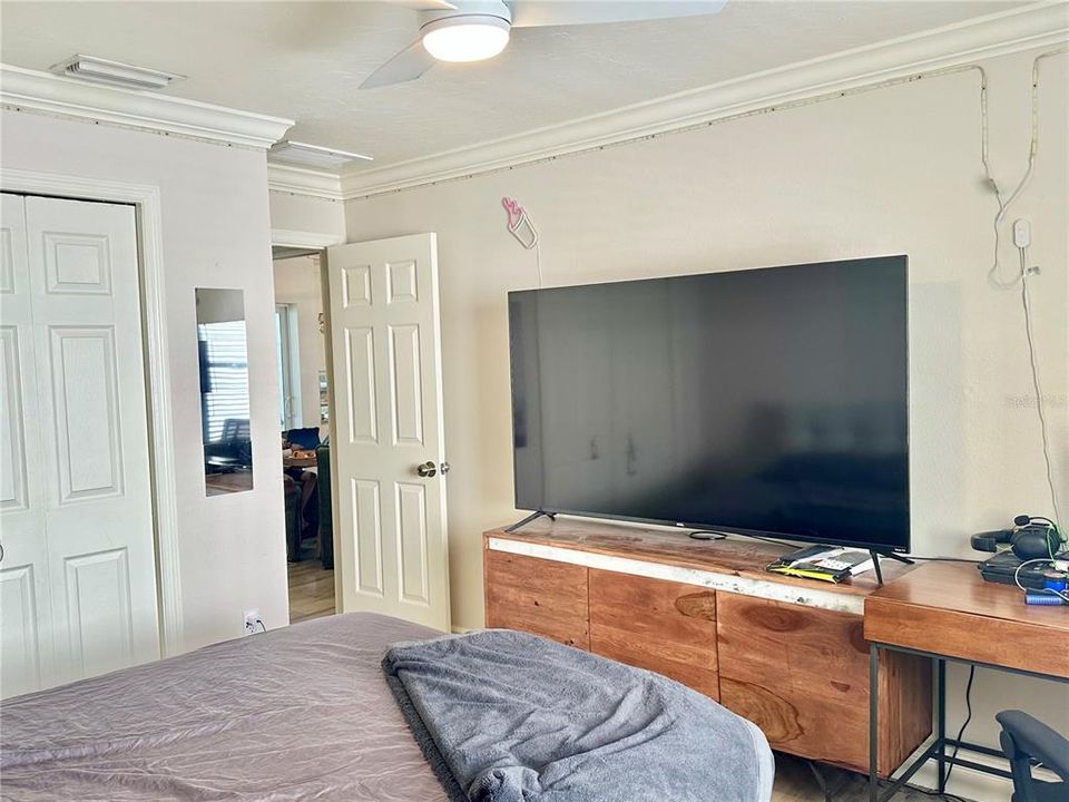 En Venta: $1,045,900 (5 camas, 3 baños, 3037 Pies cuadrados)