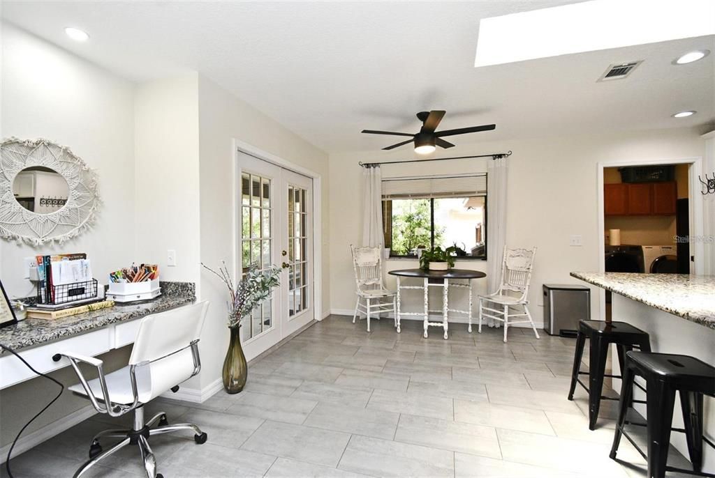 Activo con contrato: $435,000 (3 camas, 2 baños, 2364 Pies cuadrados)
