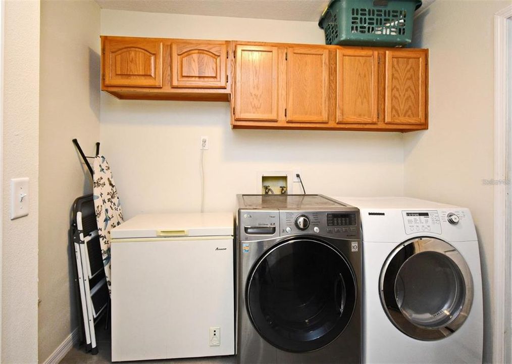 Activo con contrato: $435,000 (3 camas, 2 baños, 2364 Pies cuadrados)