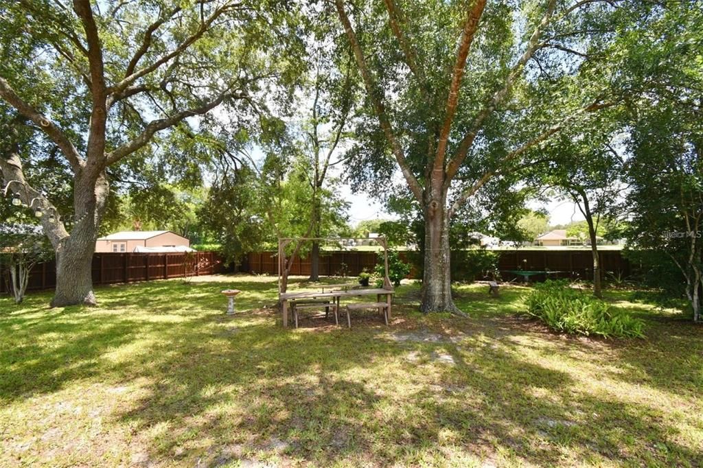 Activo con contrato: $435,000 (3 camas, 2 baños, 2364 Pies cuadrados)
