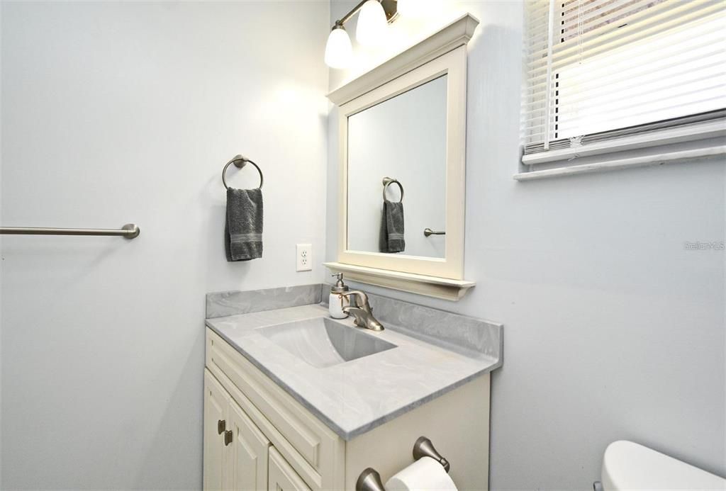Activo con contrato: $435,000 (3 camas, 2 baños, 2364 Pies cuadrados)