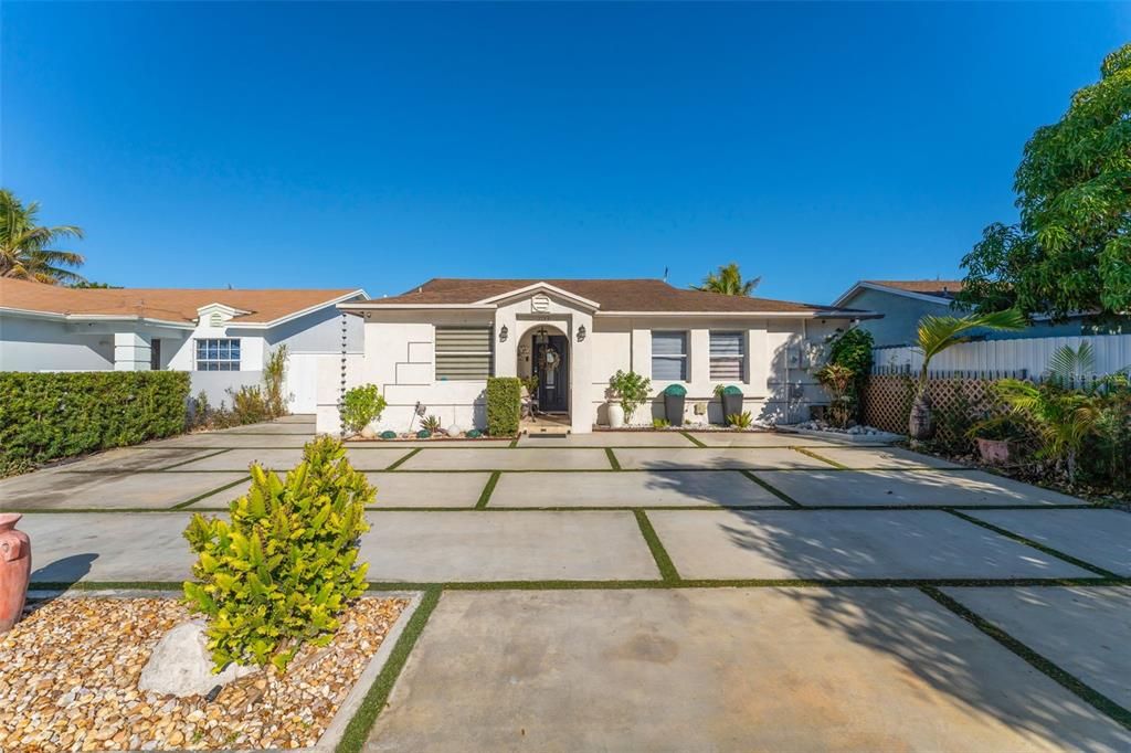 Recently Sold: $590,000 (3 beds, 2 baths, 1154 Square Feet)