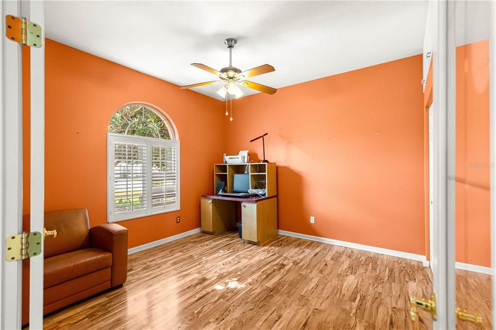 Activo con contrato: $239,000 (3 camas, 2 baños, 1548 Pies cuadrados)