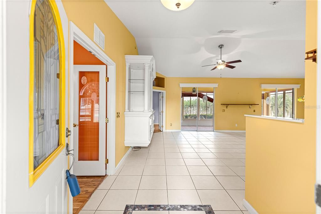 Activo con contrato: $239,000 (3 camas, 2 baños, 1548 Pies cuadrados)