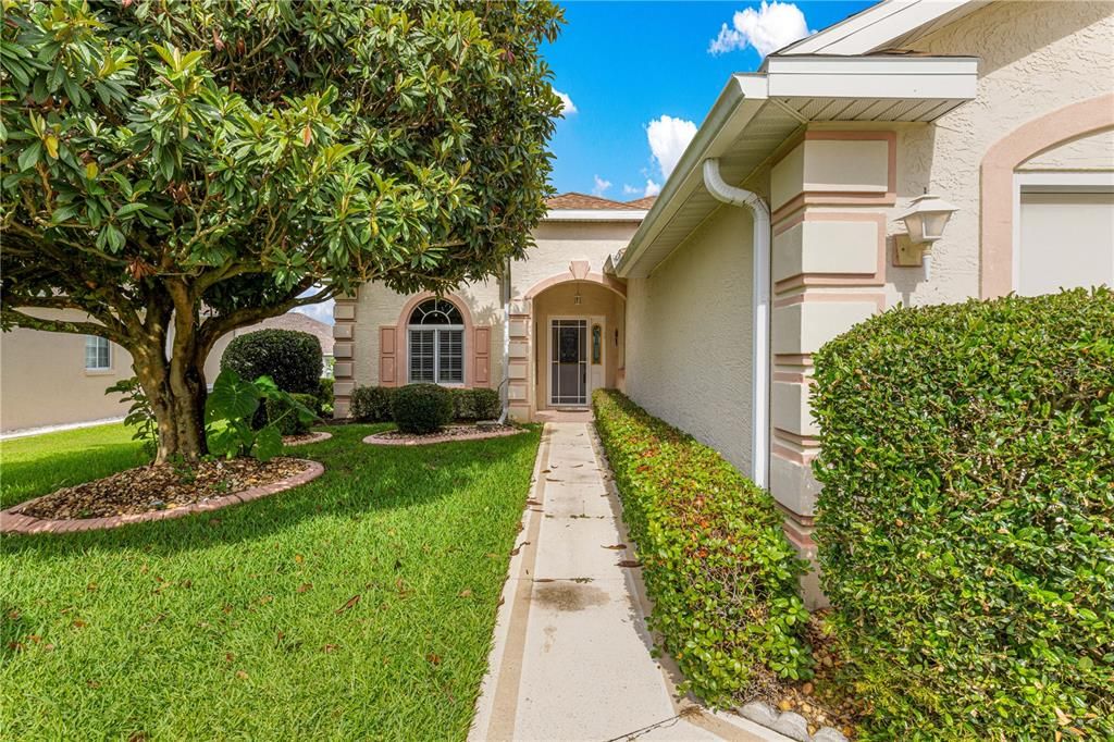 Activo con contrato: $239,000 (3 camas, 2 baños, 1548 Pies cuadrados)