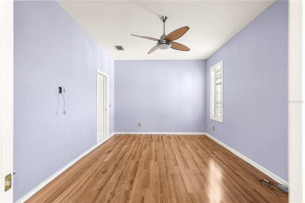 Activo con contrato: $239,000 (3 camas, 2 baños, 1548 Pies cuadrados)