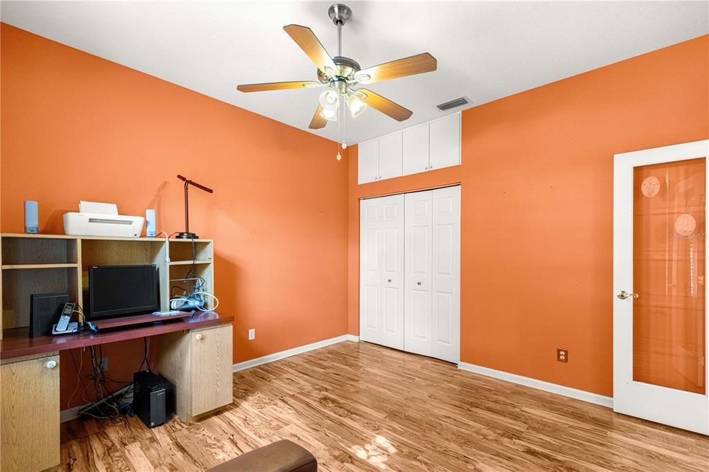 Activo con contrato: $239,000 (3 camas, 2 baños, 1548 Pies cuadrados)