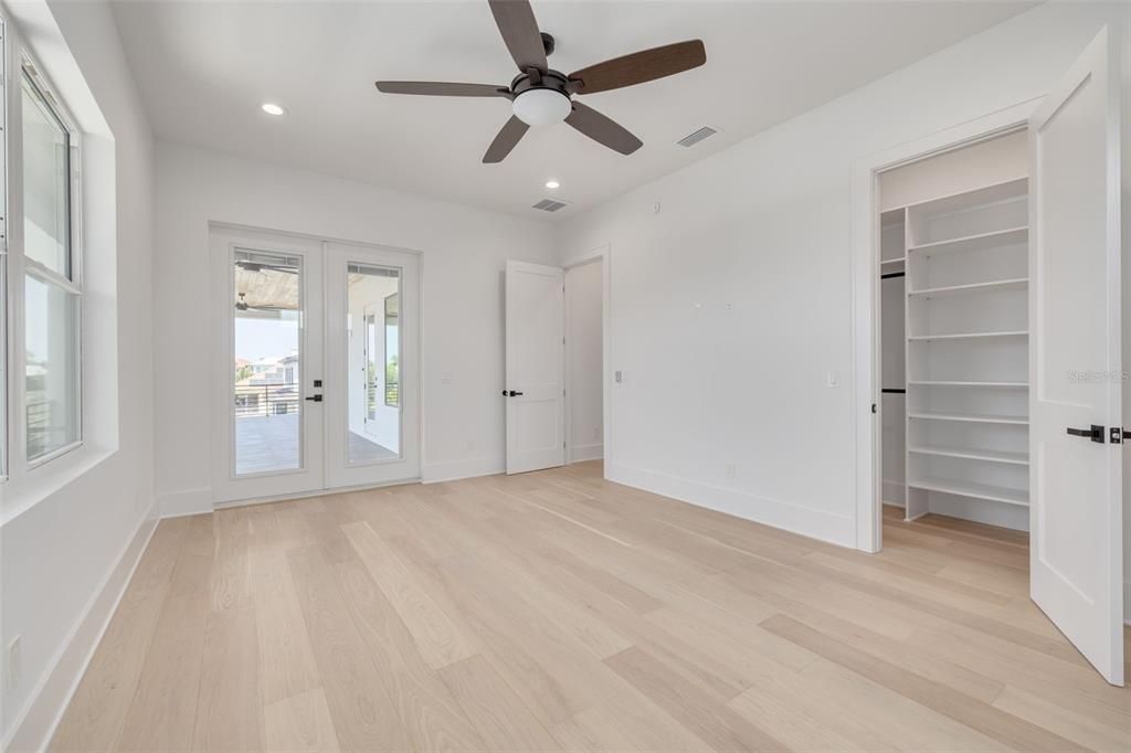 For Sale: $2,395,000 (4 beds, 3 baths, 4348 Square Feet)