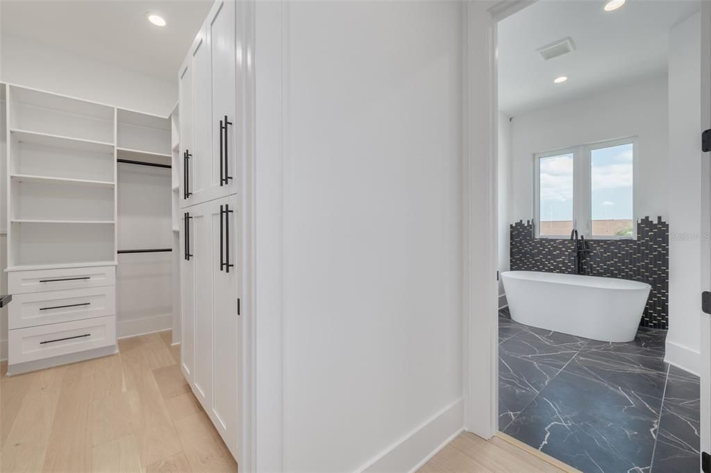 For Sale: $2,395,000 (4 beds, 3 baths, 4348 Square Feet)