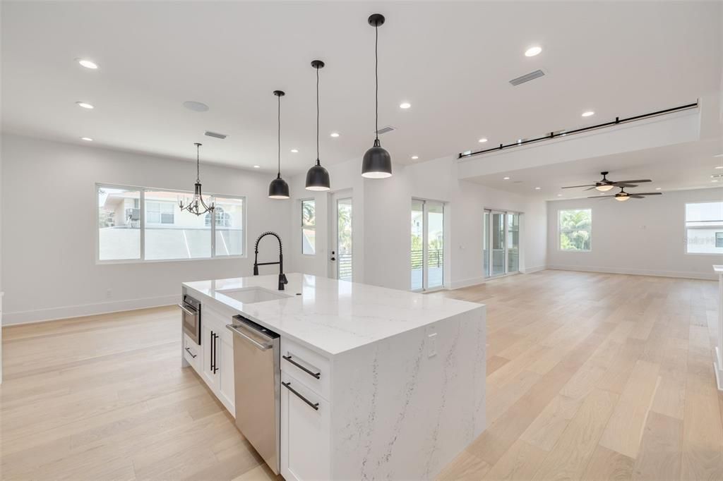 For Sale: $2,395,000 (4 beds, 3 baths, 4348 Square Feet)