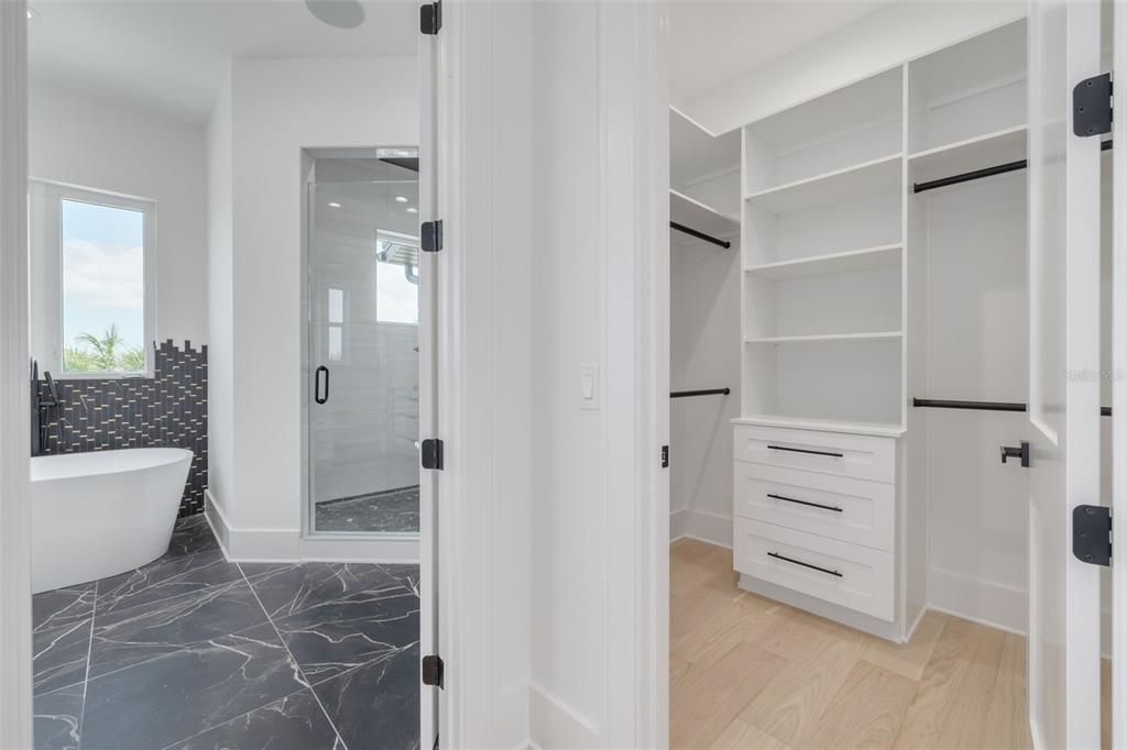 For Sale: $2,395,000 (4 beds, 3 baths, 4348 Square Feet)