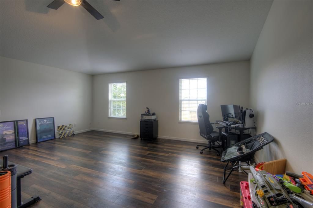Active With Contract: $575,000 (5 beds, 3 baths, 3508 Square Feet)