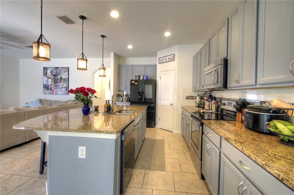 Active With Contract: $575,000 (5 beds, 3 baths, 3508 Square Feet)