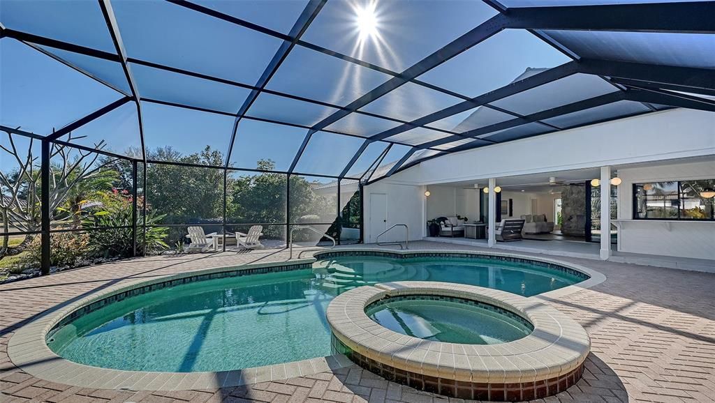 Activo con contrato: $1,499,000 (4 camas, 3 baños, 2798 Pies cuadrados)