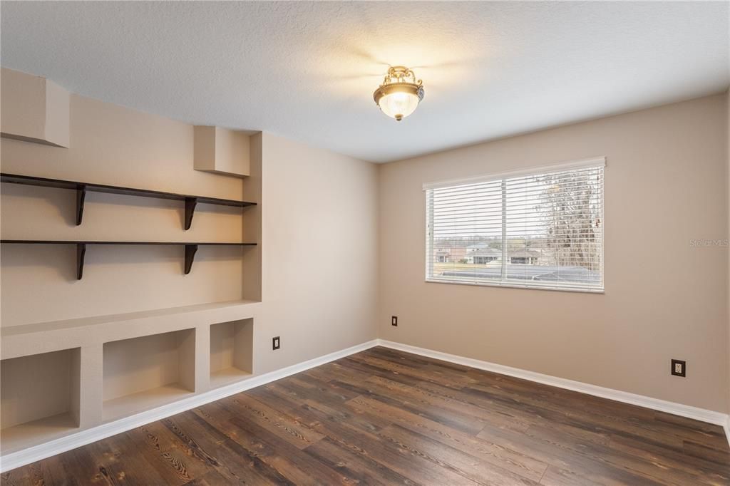 Active With Contract: $580,000 (4 beds, 2 baths, 2539 Square Feet)