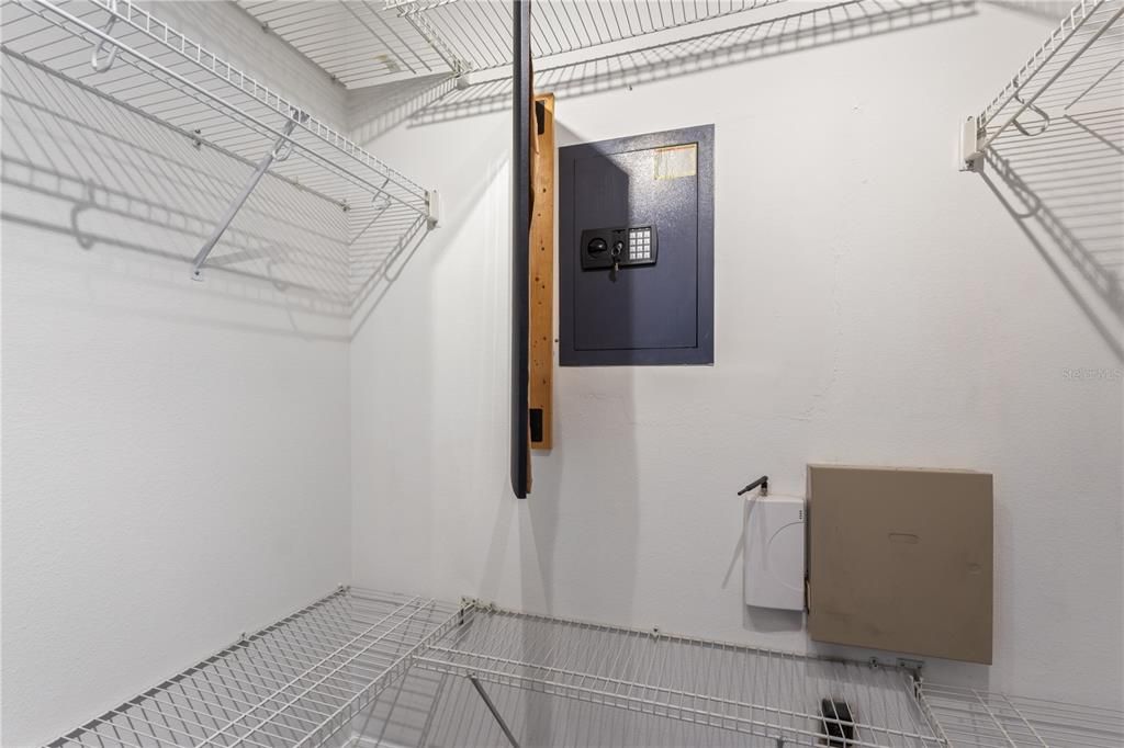 Active With Contract: $580,000 (4 beds, 2 baths, 2539 Square Feet)