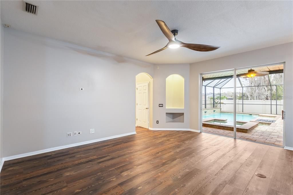 Active With Contract: $580,000 (4 beds, 2 baths, 2539 Square Feet)