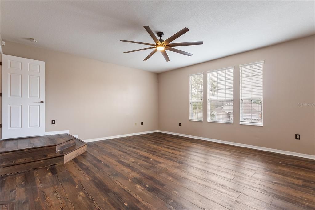 Active With Contract: $580,000 (4 beds, 2 baths, 2539 Square Feet)