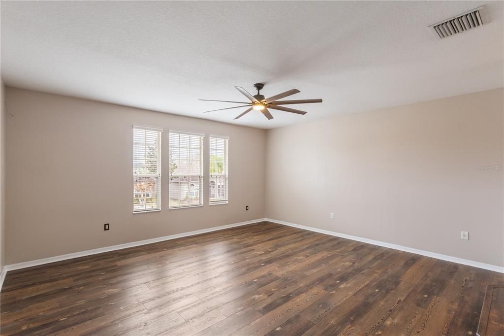 Active With Contract: $580,000 (4 beds, 2 baths, 2539 Square Feet)