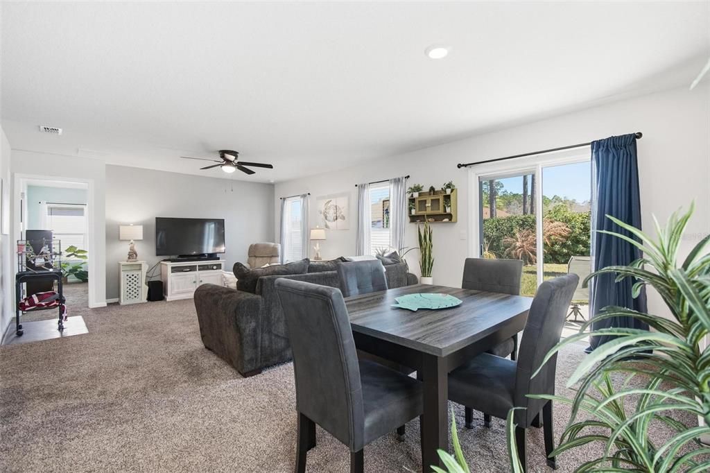 Под контрактом: $274,900 (3 спален, 2 ванн, 1558 Квадратных фут)
