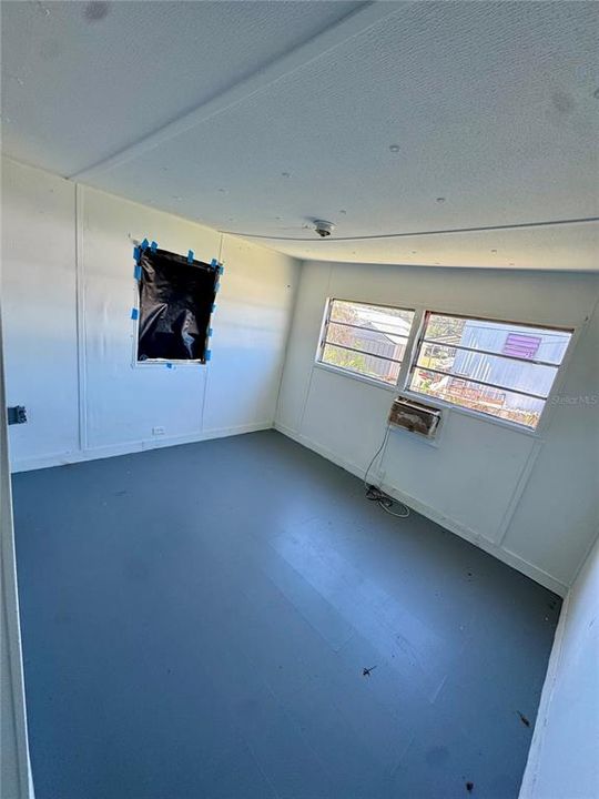 For Sale: $79,900 (3 beds, 1 baths, 936 Square Feet)