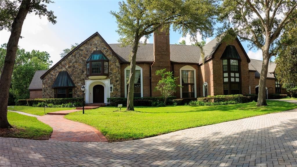 For Sale: $3,250,000 (5 beds, 7 baths, 7673 Square Feet)