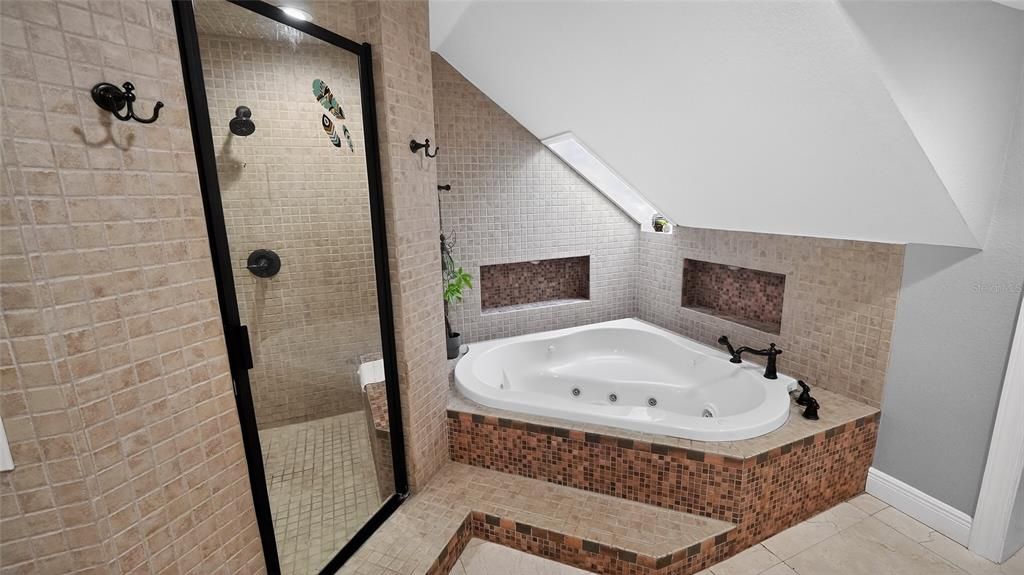 For Sale: $3,250,000 (5 beds, 7 baths, 7673 Square Feet)
