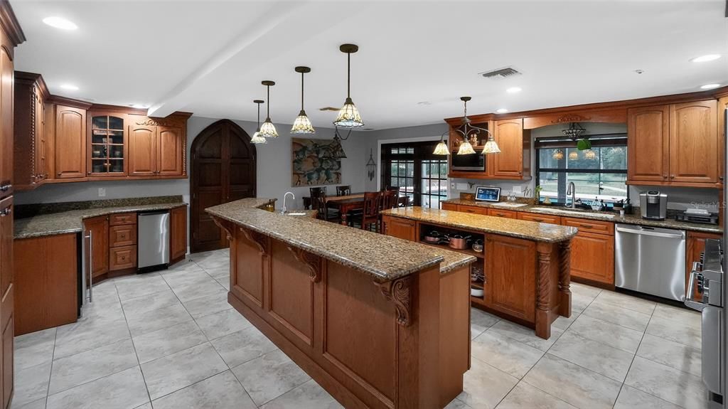 For Sale: $3,250,000 (5 beds, 7 baths, 7673 Square Feet)