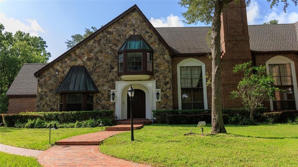 For Sale: $3,250,000 (5 beds, 7 baths, 7673 Square Feet)