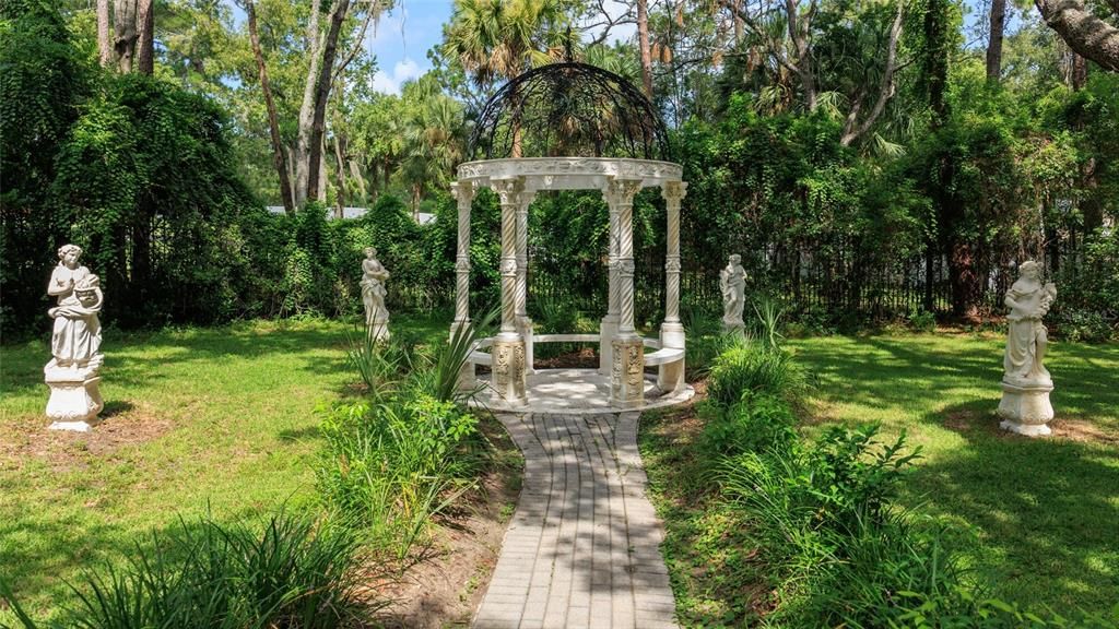 For Sale: $3,250,000 (5 beds, 7 baths, 7673 Square Feet)