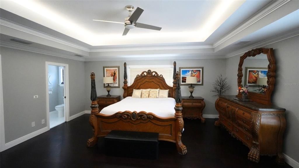 For Sale: $3,250,000 (5 beds, 7 baths, 7673 Square Feet)