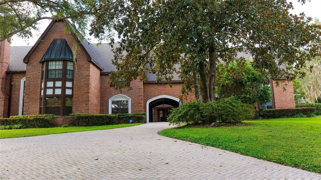 For Sale: $3,250,000 (5 beds, 7 baths, 7673 Square Feet)