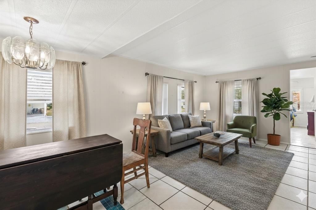 На продажу: $90,000 (2 спален, 2 ванн, 965 Квадратных фут)