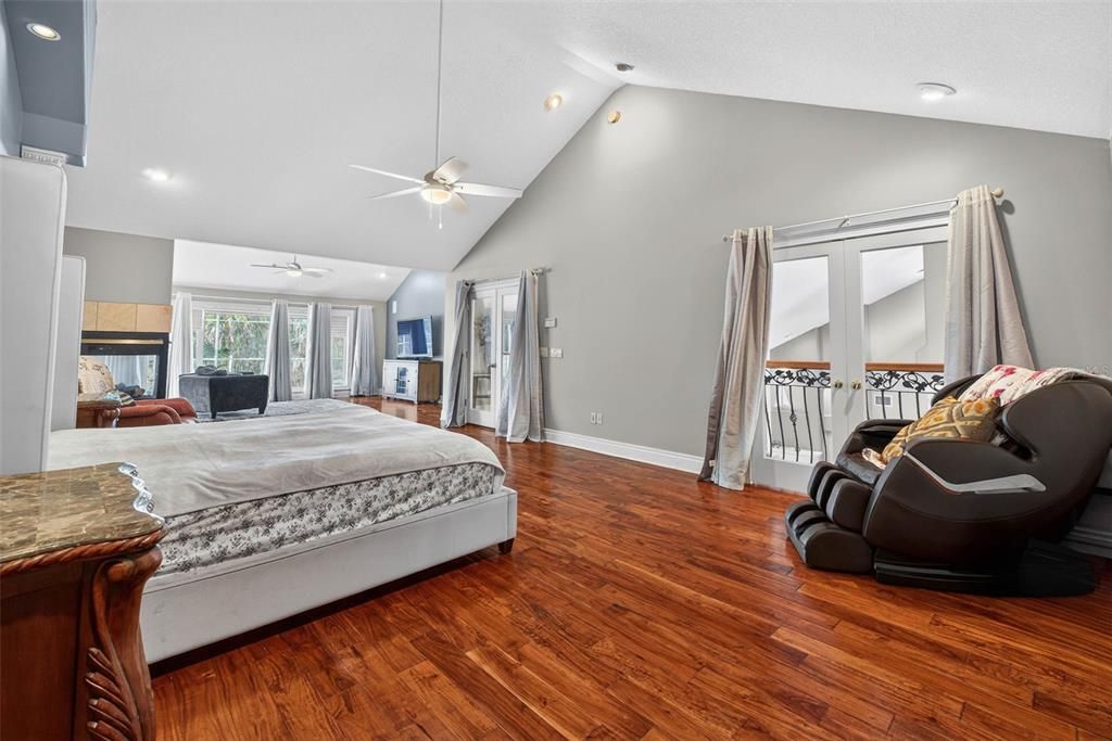 For Sale: $1,400,000 (5 beds, 5 baths, 6348 Square Feet)