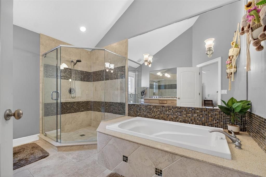 For Sale: $1,400,000 (5 beds, 5 baths, 6348 Square Feet)