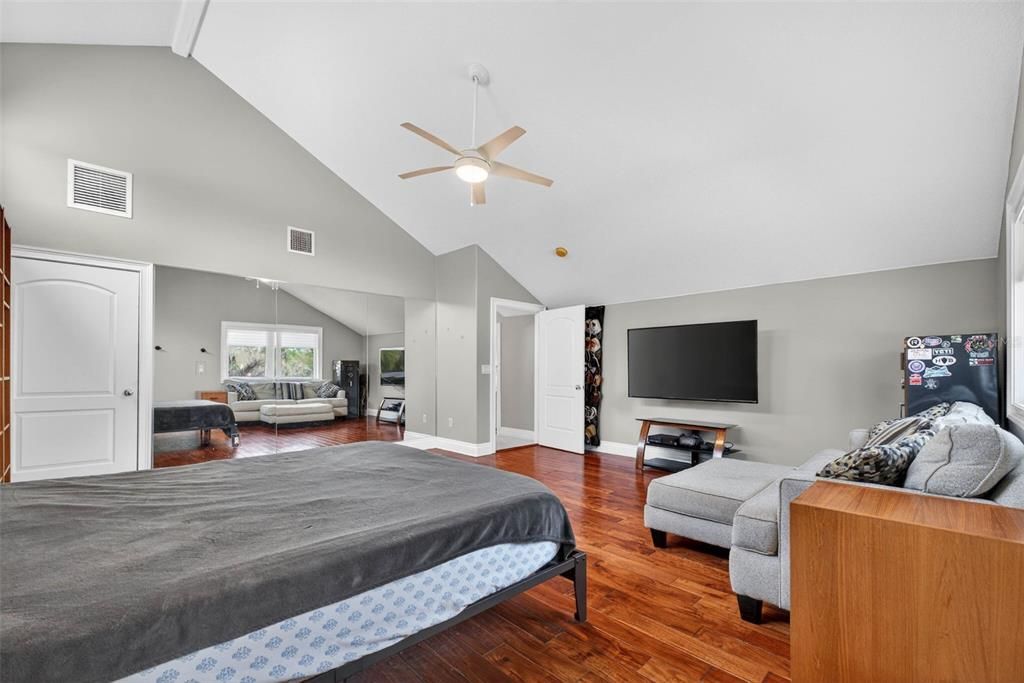For Sale: $1,400,000 (5 beds, 5 baths, 6348 Square Feet)