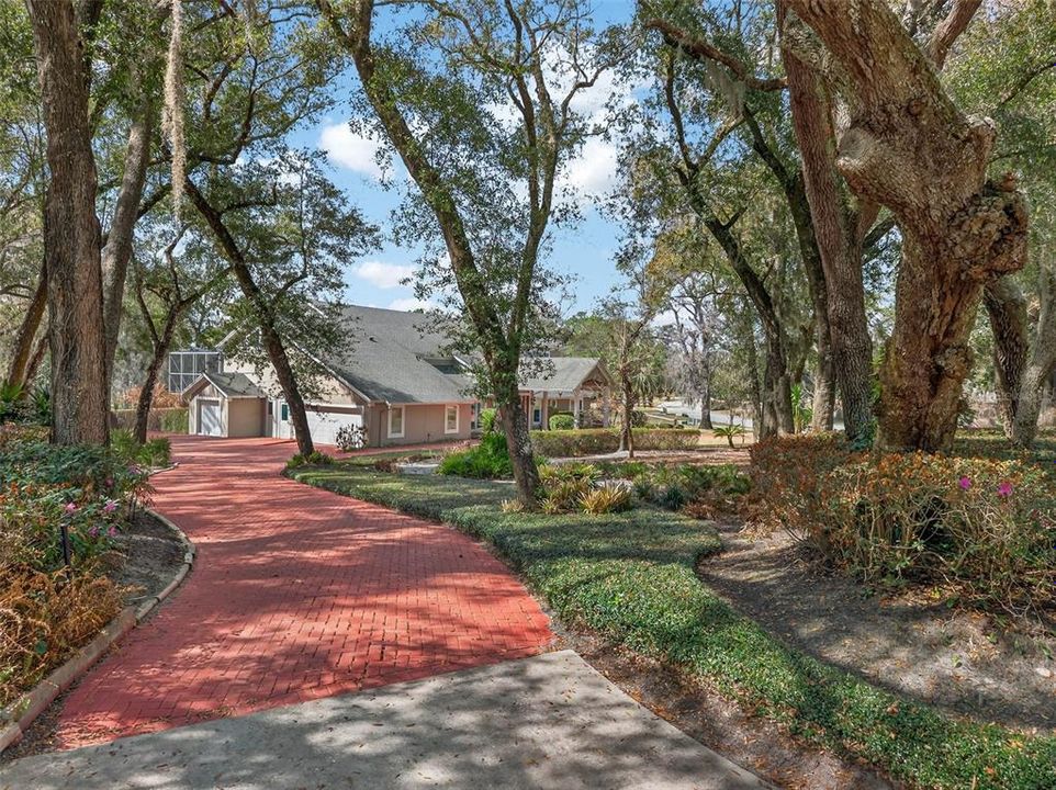 For Sale: $1,400,000 (5 beds, 5 baths, 6348 Square Feet)